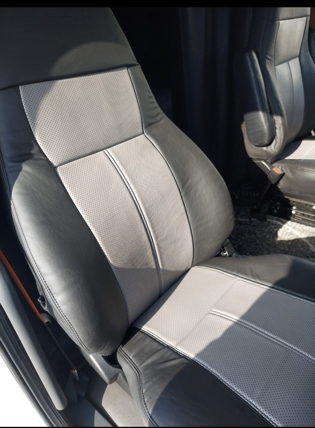 UPHOLSTERY QUALITY FREIGHTLINER CASCADIA NICE FITTING SEAT COVER