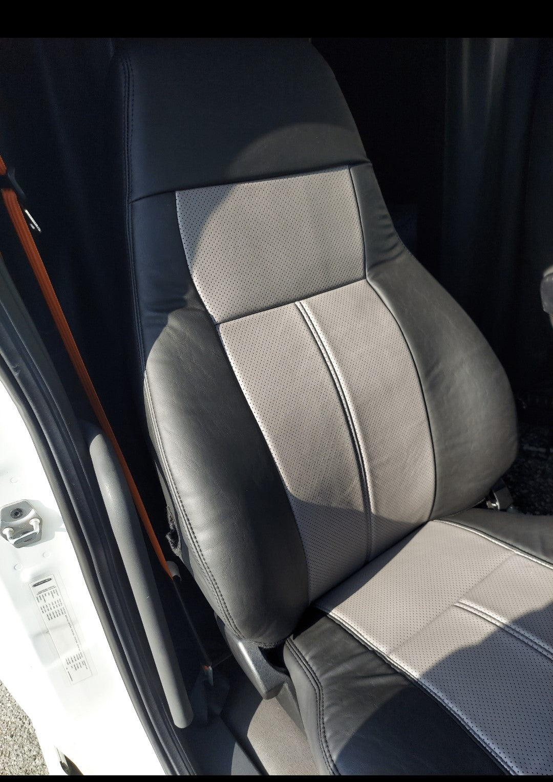 UPHOLSTERY QUALITY FREIGHTLINER CASCADIA NICE FITTING SEAT COVER