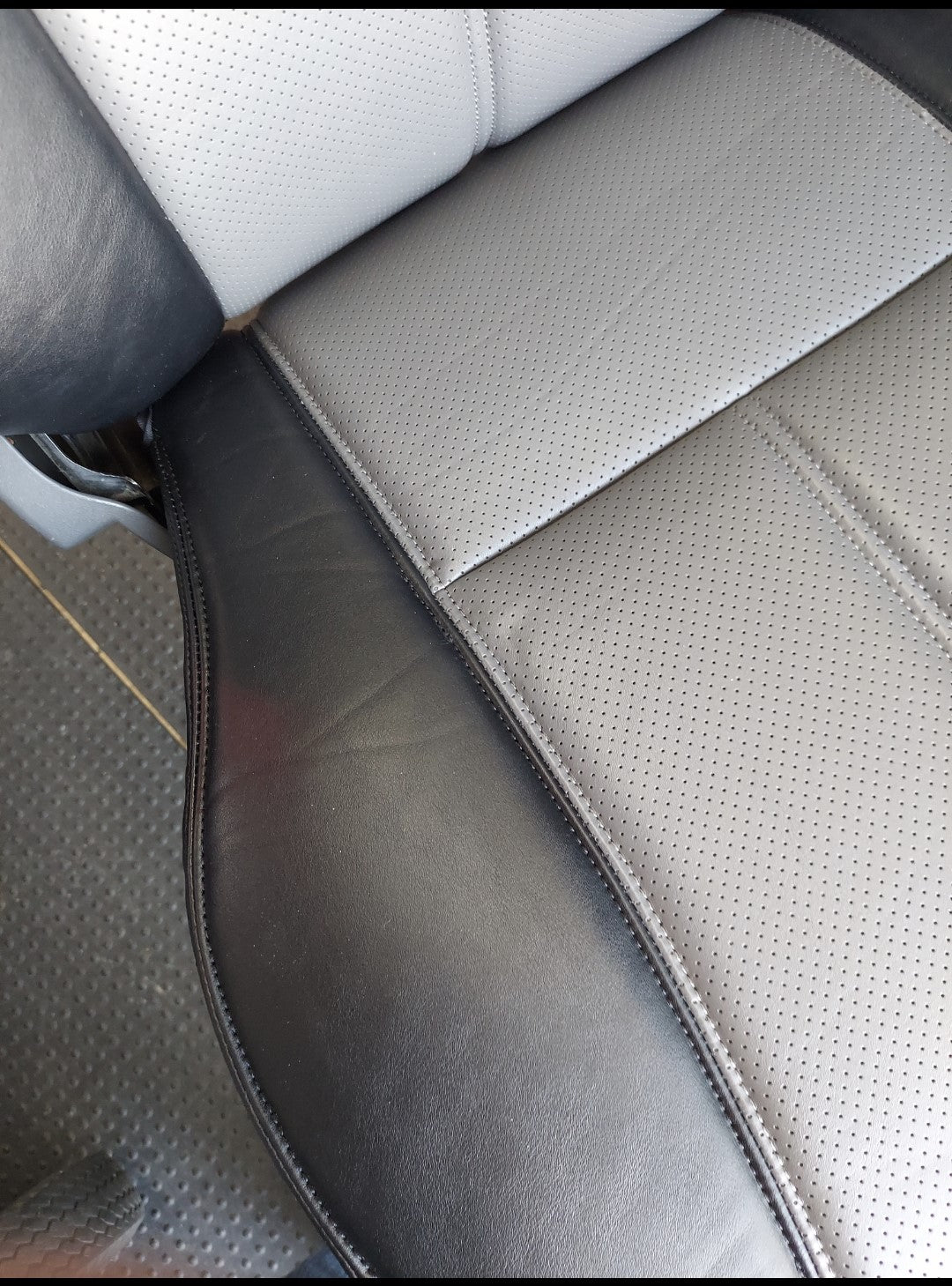 UPHOLSTERY QUALITY FREIGHTLINER CASCADIA NICE FITTING SEAT COVER